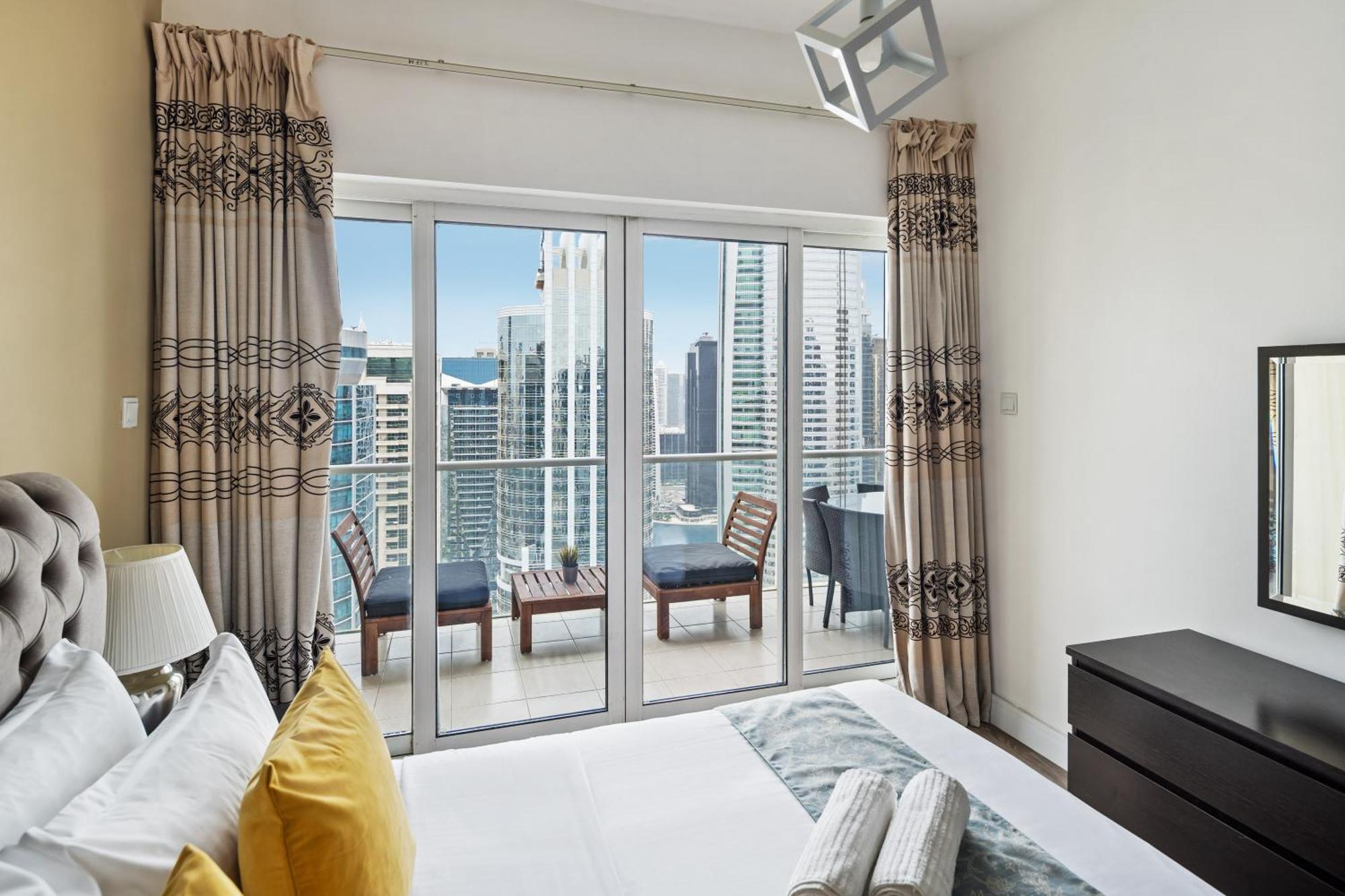 Modern & Spacious 2-Bed Condo With Panoramic Lake Views, Dual Balconies, Steps From Dubai Jlt Metro By "La Buena Vida Holiday Homes" Exterior foto