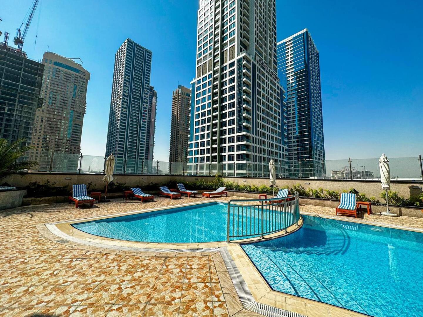 Modern & Spacious 2-Bed Condo With Panoramic Lake Views, Dual Balconies, Steps From Dubai Jlt Metro By "La Buena Vida Holiday Homes" Exterior foto